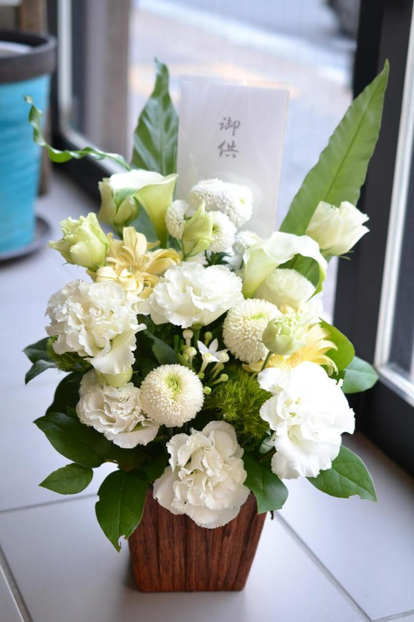 お供え アレンジメント ホワイト