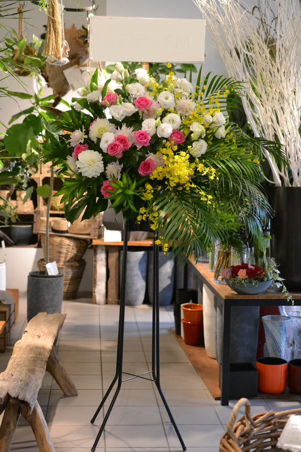 ピンク・ホワイトのスタンド花