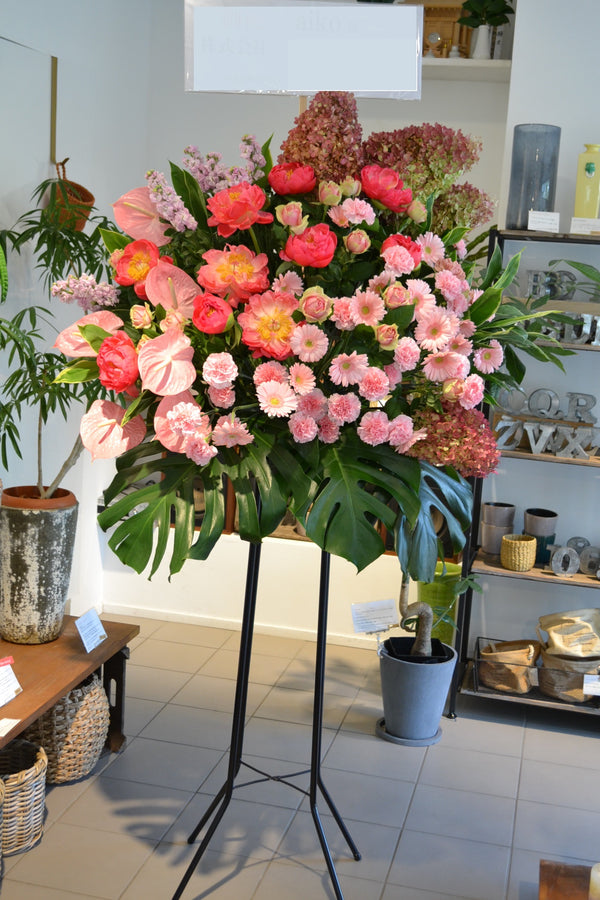 ピンク・ピンクのスタンド花