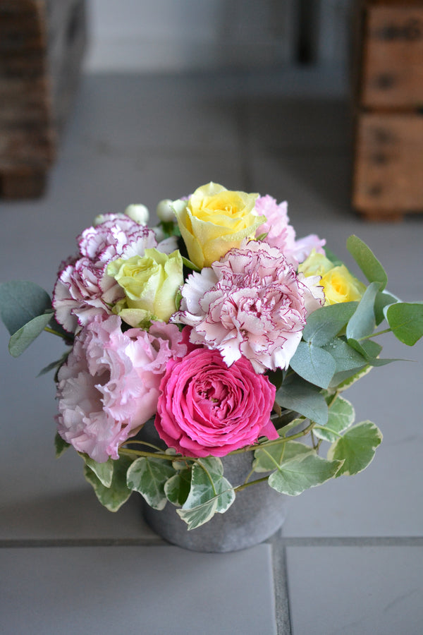 バラ アレンジメント ピンクイエロー