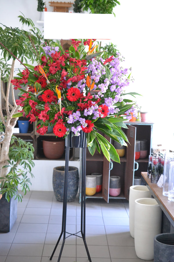 パープル・レッドのスタンド花