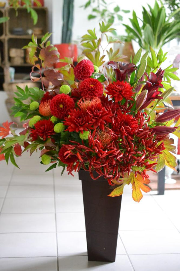 豪華床置き　アレンジメント  レッドダリア