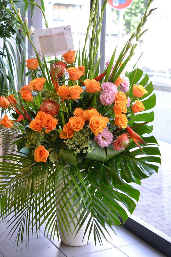 豪華　アレンジメント　オレンジバラ